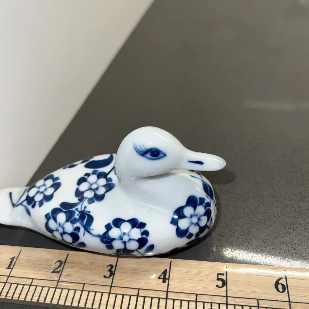 N/A blue white